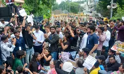 बंगाल में नीट-यूजी विरोध प्रदर्शन मामले के 16 आरोपियों को अदालत से मिली जमानत बंगाल में नीट-यूजी विरोध प्रदर्शन मामले के 16 आरोपियों को अदालत से मिली जमानत