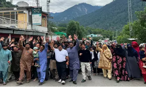 वोटिंग के बीच हिंसा से दहला पीओके, फायरिंग और झड़पों में 19 की मौत , भींबर में बैलेट बॉक्स जलाया गया