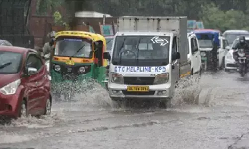 दिल्ली-एनसीआर में झमाझम बारिश से जनजीवन प्रभावित, नोएडा-गाजियाबाद में जलभराव; IMD का यलो अलर्ट जारी