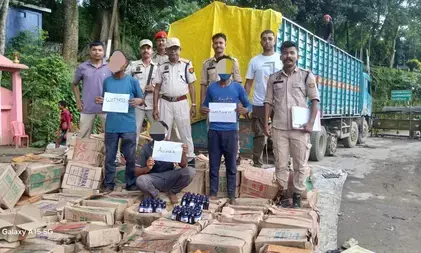 असम में नशे के खिलाफ बड़ी कार्रवाई, 3.18 करोड़ रुपये की प्रतिबंधित कफ सिरप जब्त; दो तस्कर गिरफ्तार असम में नशे के खिलाफ बड़ी कार्रवाई, 3.18 करोड़ रुपये की प्रतिबंधित कफ सिरप जब्त; दो तस्कर गिरफ्तार