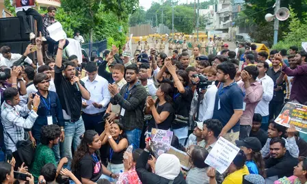 बंगाल में नीट-यूजी विरोध प्रदर्शन मामले के 16 आरोपियों को अदालत से मिली जमानत बंगाल में नीट-यूजी विरोध प्रदर्शन मामले के 16 आरोपियों को अदालत से मिली जमानत