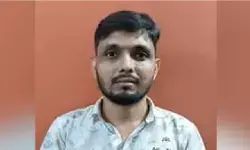 बिहार में पेपर लीक का बड़ा चेहरा डॉ. मनीष गिरफ्तार , प्रश्नपत्र के सीलबंद बक्से को खोलने और दोबारा सील करने का है एक्सपर्ट बिहार में पेपर लीक का बड़ा चेहरा डॉ. मनीष गिरफ्तार , प्रश्नपत्र के सीलबंद बक्से को खोलने और दोबारा सील करने का है एक्सपर्ट