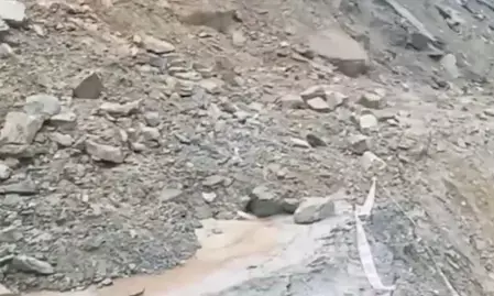 उत्तराखंड: आफत की बारिश और भूस्खलन! चारधाम यात्रा पर लगाई गई रोक, सुरक्षित स्थानों पर रोके गए यात्री