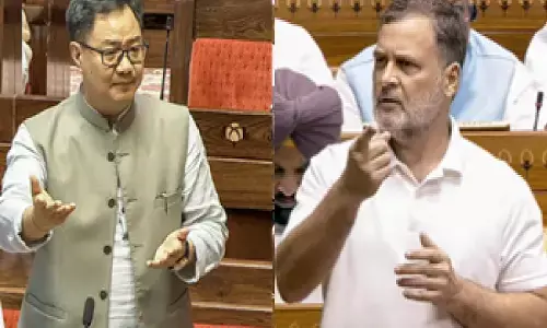 लोकसभा में राहुल गांधी के बयान पर हंगामा, गृह मंत्री पर टिप्पणी से बढ़ा विवाद; रिजिजू बोले- माफी के बिना सदन नहीं चलेगा लोकसभा में राहुल गांधी के बयान पर हंगामा, गृह मंत्री पर टिप्पणी से बढ़ा विवाद; रिजिजू बोले- माफी के बिना सदन नहीं चलेगा
