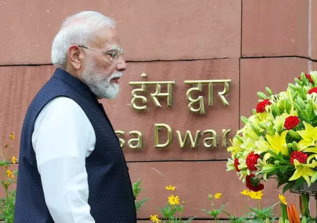 होर्मुज संकट के बीच एक्शन में पीएम मोदी! बुलाई हाई लेवल मीटिंग, देश की ऊर्जा सुरक्षा की समीक्षा की होर्मुज संकट के बीच एक्शन में पीएम मोदी! बुलाई हाई लेवल मीटिंग, देश की ऊर्जा सुरक्षा की समीक्षा की