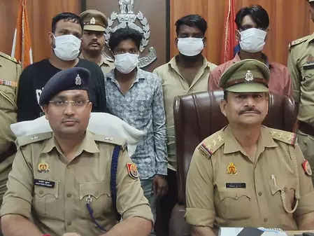 ग्रेटर नोएडा: नॉलेज पार्क पुलिस का एक्शन, 15 लाख रुपए की ड्रग्स के साथ चार तस्कर गिरफ्तार ग्रेटर नोएडा: नॉलेज पार्क पुलिस का एक्शन, 15 लाख रुपए की ड्रग्स के साथ चार तस्कर गिरफ्तार