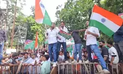 झारखंड: लोक भवन के बाहर छात्रों का प्रदर्शन, जेपीएससी परीक्षा रद्द करने और सीबीआई जांच की मांग झारखंड: लोक भवन के बाहर छात्रों का प्रदर्शन, जेपीएससी परीक्षा रद्द करने और सीबीआई जांच की मांग