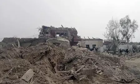 पाकिस्तान के खैबर पख्तूनख्वा में चेकपॉइंट पर हुआ जोरदार धमाका, सात पुलिसकर्मी की मौत और 22 घायल पाकिस्तान के खैबर पख्तूनख्वा में चेकपॉइंट पर हुआ जोरदार धमाका, सात पुलिसकर्मी की मौत और 22 घायल