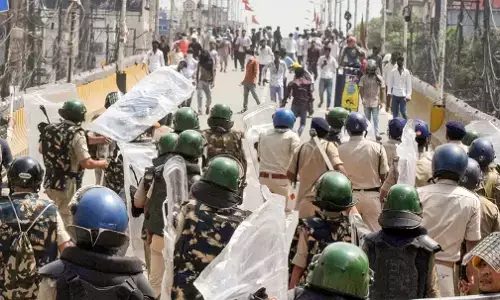 बिहार में एके-47 से प्रदर्शनकारियों पर फायरिंग की घटना पर सियासी घमासान बिहार में एके-47 से प्रदर्शनकारियों पर फायरिंग की घटना पर सियासी घमासान
