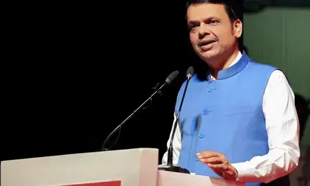 नागरिकों की शिकायतों को सुनने के लिए एमएचएडीए में एक अलग सेल का गठन किया जाए: देवेंद्र फडणवीस