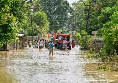 असम में बाढ़ से मरने वालों की संख्या 80 हुई, आठ जिलों में 2.12 लाख से अधिक लोग प्रभावित असम में बाढ़ से मरने वालों की संख्या 80 हुई, आठ जिलों में 2.12 लाख से अधिक लोग प्रभावित