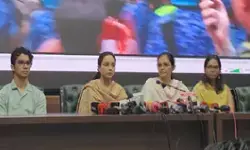 दिल्ली हिंसा: घायल पुलिसकर्मियों के परिजनों ने सुनाई आपबीती, बोले- खून से सनी वर्दी देखकर कांप उठे थे हम