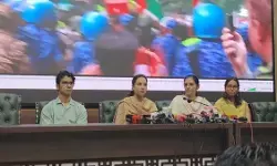 CJP Protest: पापा के सिर पर पांच टांके थे, यूनिफार्म खून से लाल थी, घायल पुलिसकर्मियों के परिजनों की आपबीती CJP Protest: पापा के सिर पर पांच टांके थे, यूनिफार्म खून से लाल थी, घायल पुलिसकर्मियों के परिजनों की आपबीती