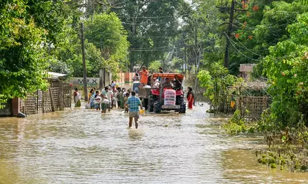 असम में बाढ़ से मरने वालों की संख्या 80 हुई, आठ जिलों में 2.12 लाख से अधिक लोग प्रभावित असम में बाढ़ से मरने वालों की संख्या 80 हुई, आठ जिलों में 2.12 लाख से अधिक लोग प्रभावित