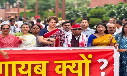 संसद परिसर में विपक्ष का प्रदर्शन, पूछा- अमित शाह संसद से गायब क्यों? छात्र आंदोलन पर जवाब की मांग तेज