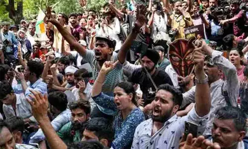 विद्यार्थियों को प्रश्न पूछने से क्यों रोका जाए? विद्यार्थियों को प्रश्न पूछने से क्यों रोका जाए?