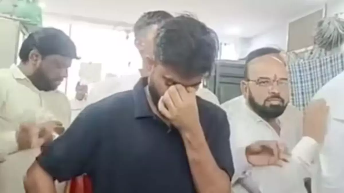 CJP संस्थापक अभिजीत दिपके की तबीयत बिगड़ी, मीडिया से बात करने पहुंचे थे; डॉक्टर कर रहे हैं स्वास्थ्य जांच CJP संस्थापक अभिजीत दिपके की तबीयत बिगड़ी, मीडिया से बात करने पहुंचे थे; डॉक्टर कर रहे हैं स्वास्थ्य जांच