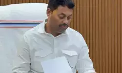 बिहार में भ्रष्टाचार पर ऑन-द-स्पॉट एक्शन: मंत्री के सामने ही डेटा ऑपरेटर ने मांगी 50 हजार की रिश्वत; 1 घंटे में निलंबन का आदेश बिहार में भ्रष्टाचार पर ऑन-द-स्पॉट एक्शन: मंत्री के सामने ही डेटा ऑपरेटर ने मांगी 50 हजार की रिश्वत; 1 घंटे में निलंबन का आदेश