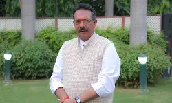 दिल्ली भाजपा प्रमुख ने ई-20 पर केजरीवाल के बयानों की आलोचना की, उनकी आईआईटी डिग्री पर सवाल उठाए