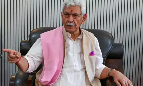जम्मू-कश्मीर: उपराज्यपाल सिन्हा और महबूबा मुफ्ती ने कुलगाम आतंकी हमले की निंदा की जम्मू-कश्मीर: उपराज्यपाल सिन्हा और महबूबा मुफ्ती ने कुलगाम आतंकी हमले की निंदा की