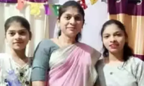 महाराष्ट्र में बाढ़ का कहर: उफनती नदी में बह गई कार, पत्नी और दो बेटियों की मौत, पेड़ से लटककर बची पति की जान