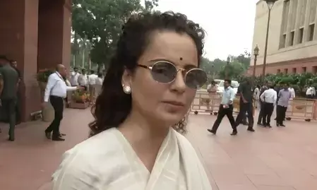 कंगना रनौत की बढ़ीं मुश्किलें! विवादित बयान पर लखनऊ में महिला कांग्रेस ने दी तहरीर, FIR की मांग कंगना रनौत की बढ़ीं मुश्किलें! विवादित बयान पर लखनऊ में महिला कांग्रेस ने दी तहरीर, FIR की मांग