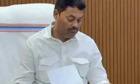 बिहार में भ्रष्टाचार पर ऑन-द-स्पॉट एक्शन: मंत्री के सामने ही डेटा ऑपरेटर ने मांगी 50 हजार की रिश्वत; 1 घंटे में निलंबन का आदेश बिहार में भ्रष्टाचार पर ऑन-द-स्पॉट एक्शन: मंत्री के सामने ही डेटा ऑपरेटर ने मांगी 50 हजार की रिश्वत; 1 घंटे में निलंबन का आदेश