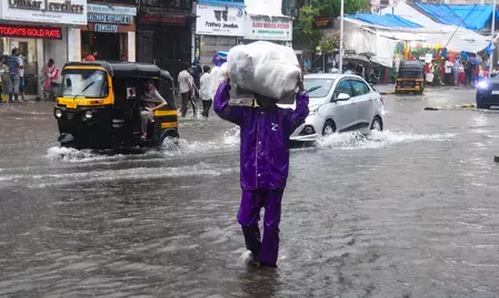 महाराष्ट्र के कई जिलों में अगले पांच दिन भारी बारिश और आंधी-तूफान का अलर्ट महाराष्ट्र के कई जिलों में अगले पांच दिन भारी बारिश और आंधी-तूफान का अलर्ट