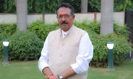 दिल्ली भाजपा प्रमुख ने ई-20 पर केजरीवाल के बयानों की आलोचना की, उनकी आईआईटी डिग्री पर सवाल उठाए