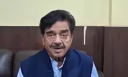 जेन-जी के सड़कों पर आने से सरकार खामोश; पहले सांसदों के खरीद-बिक्री की दुकान खोल रखी थी : शत्रुघ्न सिन्हा जेन-जी के सड़कों पर आने से सरकार खामोश; पहले सांसदों के खरीद-बिक्री की दुकान खोल रखी थी : शत्रुघ्न सिन्हा