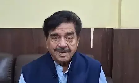 जेन-जी के सड़कों पर आने से सरकार खामोश; पहले सांसदों के खरीद-बिक्री की दुकान खोल रखी थी : शत्रुघ्न सिन्हा