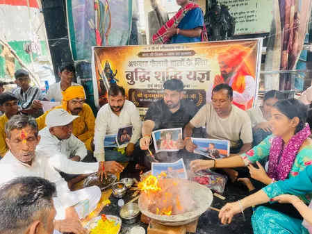 सत्य की जीत पर युवा क्रांति सेना ने किया बुद्धि शुद्धि यज्ञ, बृजभूषण शरण सिंह के बरी होने पर जताई खुशी सत्य की जीत पर युवा क्रांति सेना ने किया बुद्धि शुद्धि यज्ञ, बृजभूषण शरण सिंह के बरी होने पर जताई खुशी