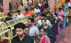 सावन के पहले सोमवार पर शिवालयों में उमड़ा आस्था का सैलाब, रात से ही लगी भक्तों की लंबी कतारें सावन के पहले सोमवार पर शिवालयों में उमड़ा आस्था का सैलाब, रात से ही लगी भक्तों की लंबी कतारें