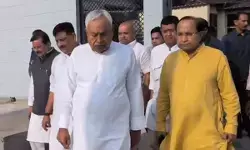 संसद कार्यवाही के बाद जदयू कार्यालय पहुंचे नीतीश कुमार, बोले- पार्टी की ताकत समर्पित कार्यकर्ता संसद कार्यवाही के बाद जदयू कार्यालय पहुंचे नीतीश कुमार, बोले- पार्टी की ताकत समर्पित कार्यकर्ता