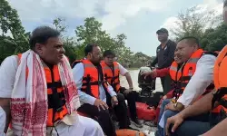 असम बाढ़: सीएम हिमंत बिस्वा सरमा ने प्रभावित इलाकों का किया दौरा, राहत कार्यों का लिया जायजा असम बाढ़: सीएम हिमंत बिस्वा सरमा ने प्रभावित इलाकों का किया दौरा, राहत कार्यों का लिया जायजा