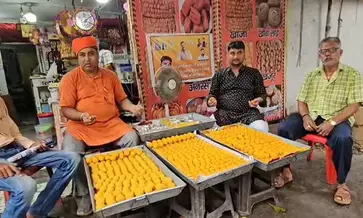 बांकीपुर उपचुनाव: भाजपा कार्यकर्ताओं को नीरज कुमार सिन्हा की जीत का भरोसा, बनवाए जा रहे 200 क्विंटल लड्डू बांकीपुर उपचुनाव: भाजपा कार्यकर्ताओं को नीरज कुमार सिन्हा की जीत का भरोसा, बनवाए जा रहे 200 क्विंटल लड्डू