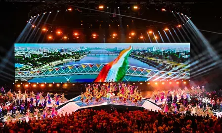 शानदार क्लोजिंग सेरेमनी के साथ सीडब्ल्यूजी 2026 का समापन, भारत को सौंपी गई मेजबानी शानदार क्लोजिंग सेरेमनी के साथ सीडब्ल्यूजी 2026 का समापन, भारत को सौंपी गई मेजबानी