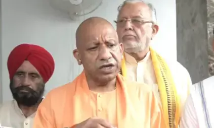 यूपी विधानमंडल का मानसून सत्र शुरू, सपा का प्रदर्शन, सीएम योगी ने जनहित के मुद्दों पर सार्थक चर्चा की अपील यूपी विधानमंडल का मानसून सत्र शुरू, सपा का प्रदर्शन, सीएम योगी ने जनहित के मुद्दों पर सार्थक चर्चा की अपील