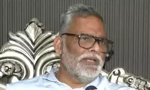 संसद परिसर में प्रदर्शन के दौरान भगवा वस्त्र पहनने पर बवाल, पप्पू यादव बोले— इसमें अपमान की क्या बात है? भगवा किसी एक का सर्वाधिकार नहीं