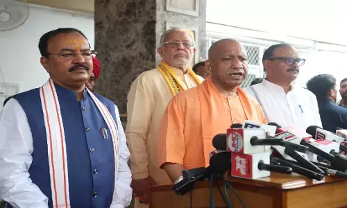 योगी आदित्यनाथ का विपक्ष पर तीखा हमला, राम मंदिर चढ़ावे के आरोपों पर घेरा; आउटसोर्स कर्मचारियों के लिए बड़ी घोषणा योगी आदित्यनाथ का विपक्ष पर तीखा हमला, राम मंदिर चढ़ावे के आरोपों पर घेरा; आउटसोर्स कर्मचारियों के लिए बड़ी घोषणा
