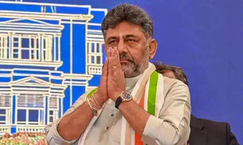 सीएम शिवकुमार ने सिद्धारमैया के साथ मतभेद की बात नकारी, महिलाओं को कैबिनेट में जगह देने का वादा सीएम शिवकुमार ने सिद्धारमैया के साथ मतभेद की बात नकारी, महिलाओं को कैबिनेट में जगह देने का वादा