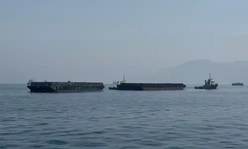 अमेरिका ने ईरान पर बढ़ाया दबाव, सेंटकॉम ने होर्मुज स्ट्रेट पर और सख्त नाकाबंदी की अमेरिका ने ईरान पर बढ़ाया दबाव, सेंटकॉम ने होर्मुज स्ट्रेट पर और सख्त नाकाबंदी की