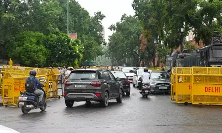 पीएम आवास की ओर प्रस्तावित मार्च पर रोक की मांग, सैकड़ों वकीलों ने दिल्ली पुलिस कमिश्नर को सौंपा ज्ञापन पीएम आवास की ओर प्रस्तावित मार्च पर रोक की मांग, सैकड़ों वकीलों ने दिल्ली पुलिस कमिश्नर को सौंपा ज्ञापन