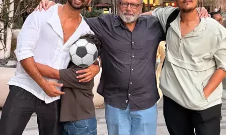 फैमिली वेकेशन पर मीरा राजपूत