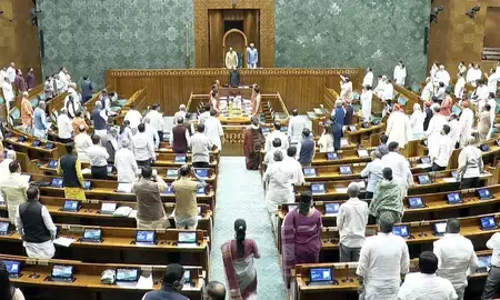 संसद सत्र: विपक्ष के भारी हंगामे और नारेबाजी के चलते लोकसभा की कार्यवाही दोपहर 2 बजे तक के लिए स्थगित