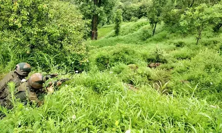 जम्मू-कश्मीर के पुंछ में संदिग्ध आतंकवादी गतिविधि के बाद हड़कंप: सुरक्षा बलों ने इलाके को घेरा, बड़े पैमाने पर सर्च ऑपरेशन जारी जम्मू-कश्मीर के पुंछ में संदिग्ध आतंकवादी गतिविधि के बाद हड़कंप: सुरक्षा बलों ने इलाके को घेरा, बड़े पैमाने पर सर्च ऑपरेशन जारी
