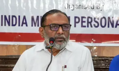 तस्लीमा नसरीन के मदरसों से जुड़े बयान पर मुस्लिम पर्सनल लॉ बोर्ड की कड़ी आपत्ति, केंद्र से कार्रवाई की मांग