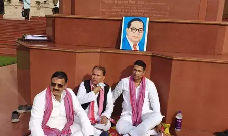 राम मंदिर चढ़ावा विवाद पर विधानसभा में बवाल, सचिन यादव निलंबित, नेता प्रतिपक्ष के समझाने पर धरना खत्म