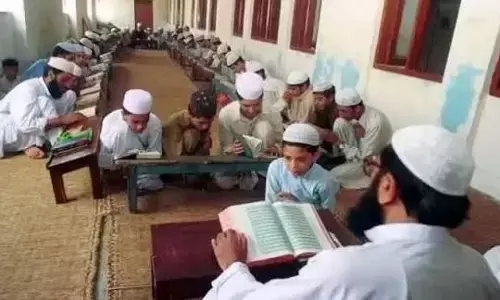 मदरसों पर विवादित टिप्पणी मदरसों पर विवादित टिप्पणी