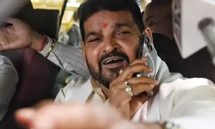 कैसे बरी हो गए बृजभूषण शरण सिंह?